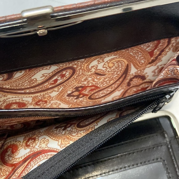 Brown Crocodile Print Snap Closure Womens Wallet Silvertone Heart Embellishment - Picture 6 of 14